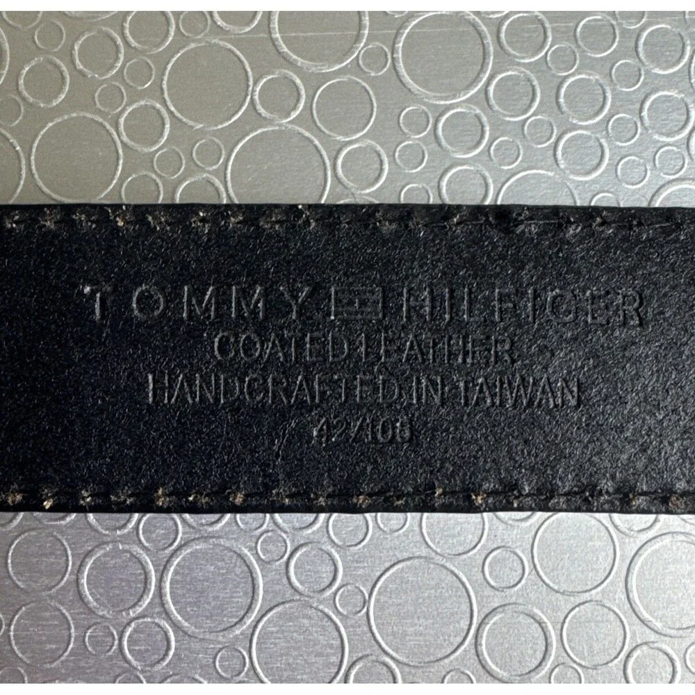 Tommy Hilfiger Mens Black Coated Leather Dress Belt Size 42 105 Vintage Preppy